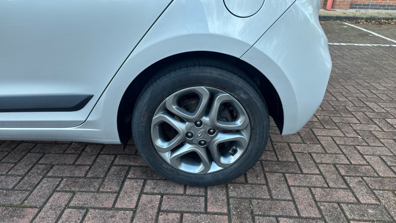 Hyundai i20 1.2 MPi Premium Nav 5dr Petrol Hatchback